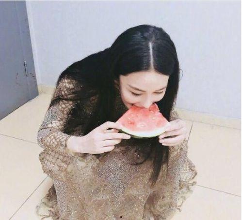 吃瓜裙小红书,揭秘网红“吃瓜裙”背后的时尚潮流与社交魅力