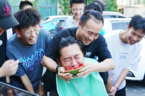 黄老师吃瓜场面