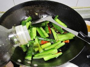 香辣瓜条怎么吃,多重风味，多样吃法，解锁夏日清爽新体验